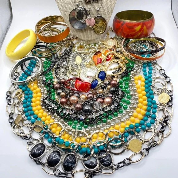 Jewelry Bundle Necklaces Earrings Bracelets Bangles Variety Lot 2.5 lbs. - Picture 10 of 11
